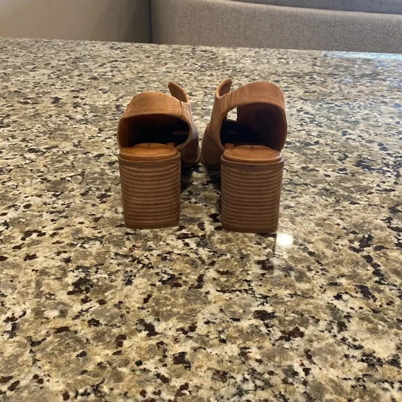 NWOT Lucky Brand Ratonda Leather Block Heels - Picture 6 of 10